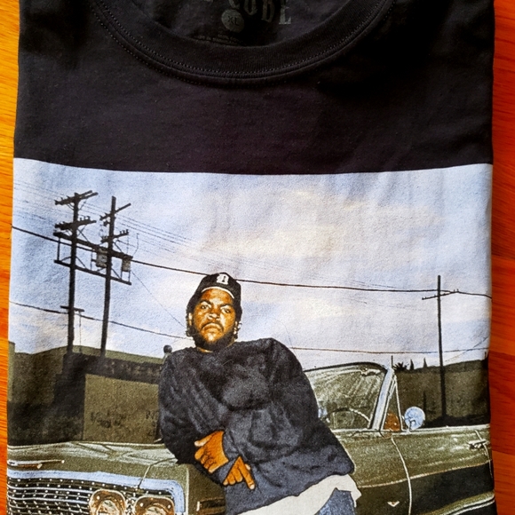 Tshirt - Picture 1 of 4